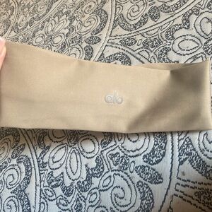 Alo yoga Headband in gravel color